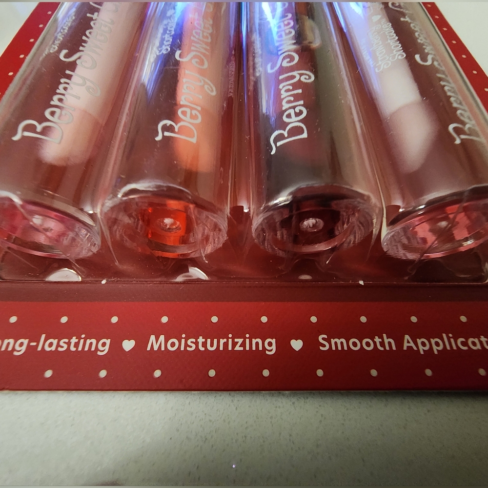 NWT CELAVI x STRAWBERRY SHORTCAKE Berry Sweet Glow Lip Oil Set 4 - Picture 4 of 5